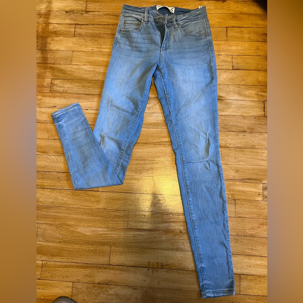 Adorable skinny jeans. Super stretchy and comfortable. Garage, size 5.